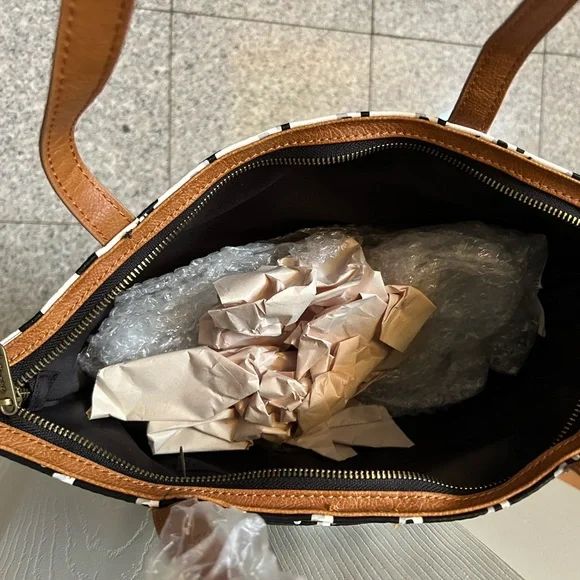 New: Thirty-One Black & White Houndstooth Tote Bag with Tan Handles - Picture 6 of 7